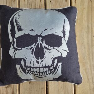 Skull Design Throw Pillow - Black and White